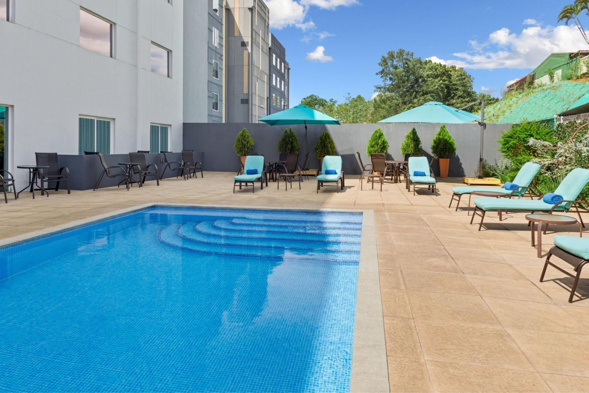 Courtyard By Marriott San Jose Airport Hotel Río Segundo